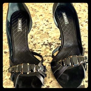 Celebrity favorite Le Silla Satin Pump